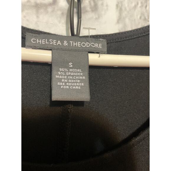 Chelsea & Theodore Cold Shoulder Black Top Size Small - Picture 4 of 6